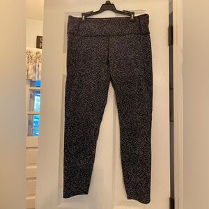 Lululemon Athletica size 10 Soundwave White Black Leggings Quick Pace 7/8 Tight